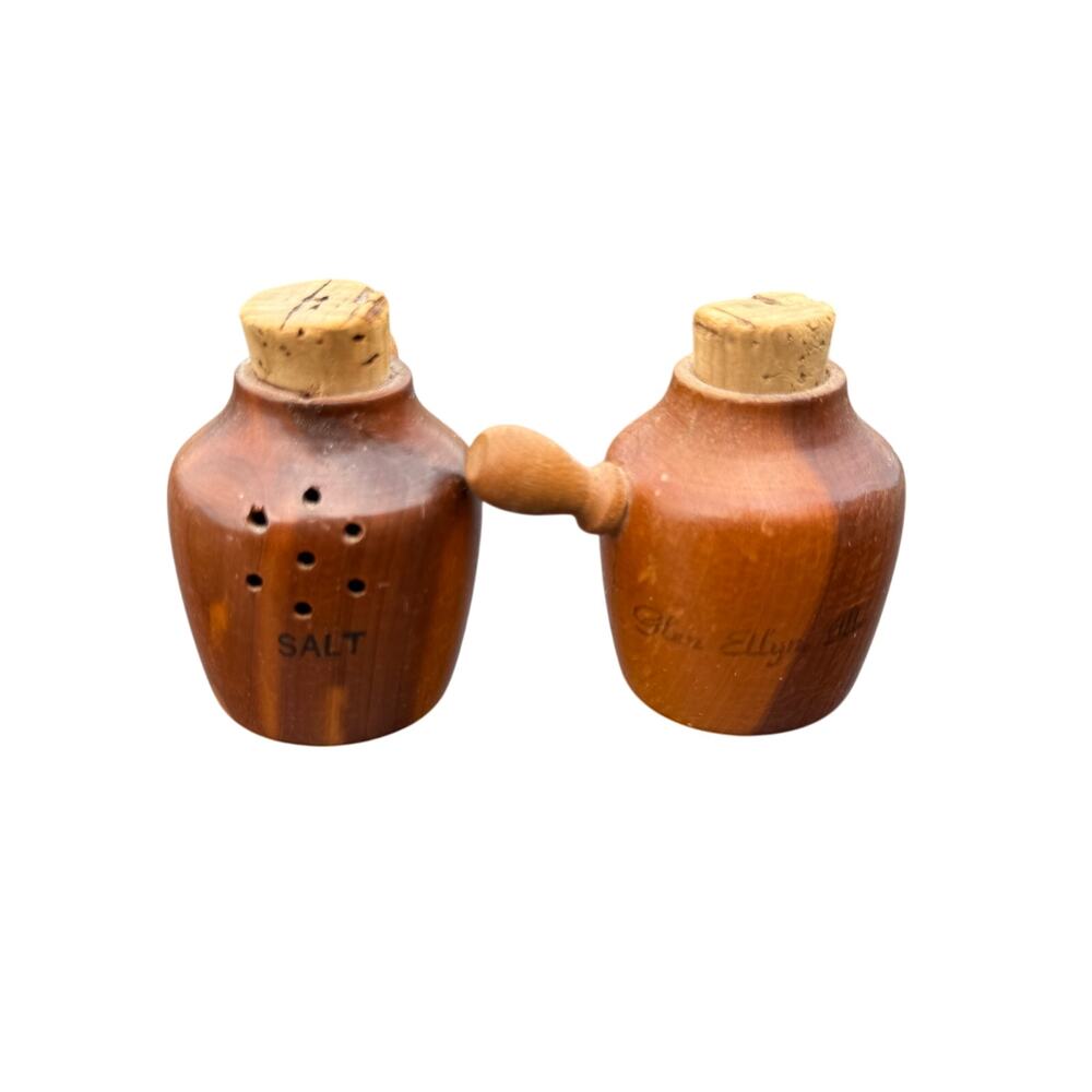 🌲 Glen Elder KS Wooden Jug Salt & Pepper Shakers Vintage Souvenir Rustic - Picture 2 of 5